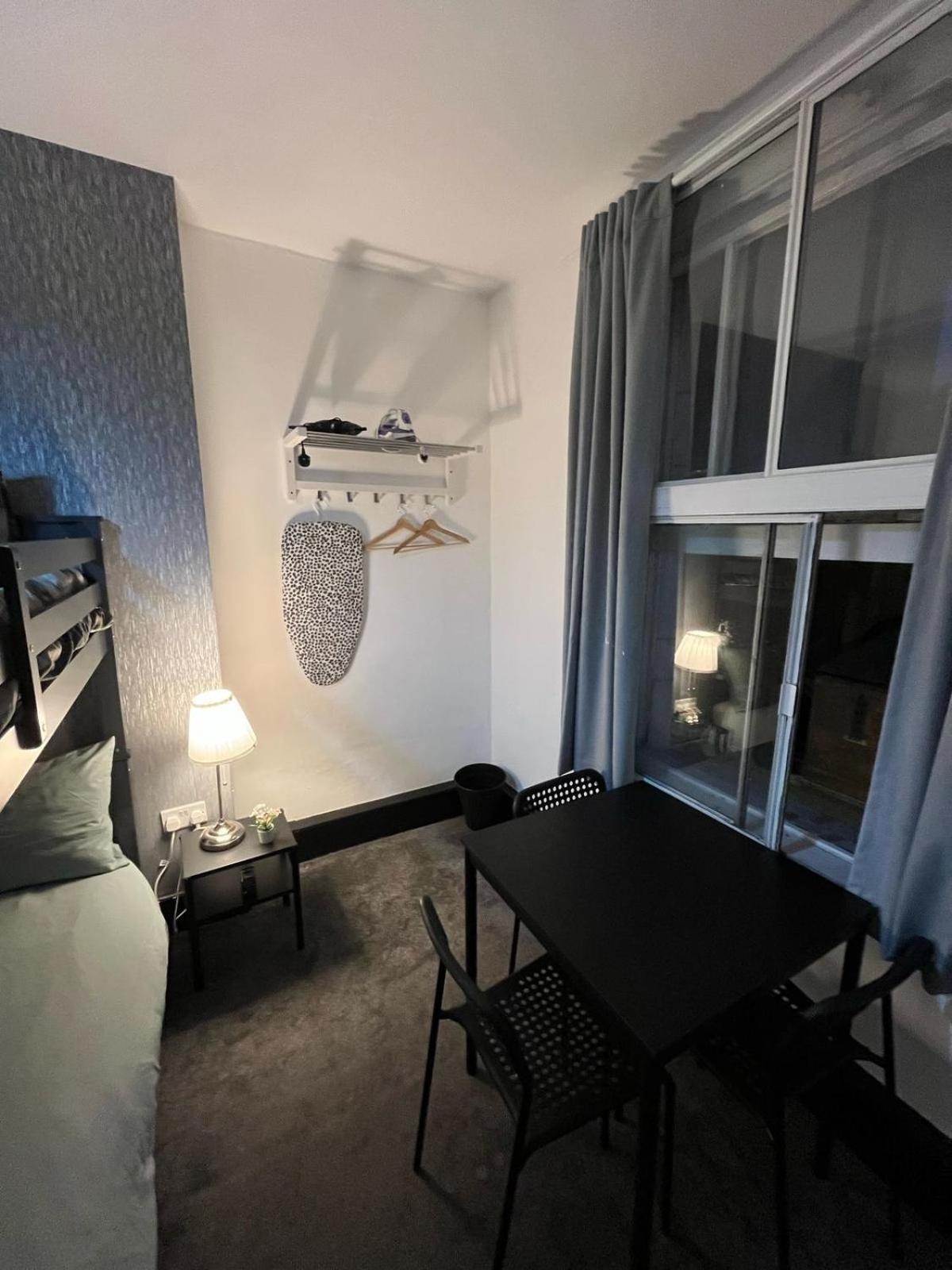 10 Minutes To Central London Vaux Exterior photo